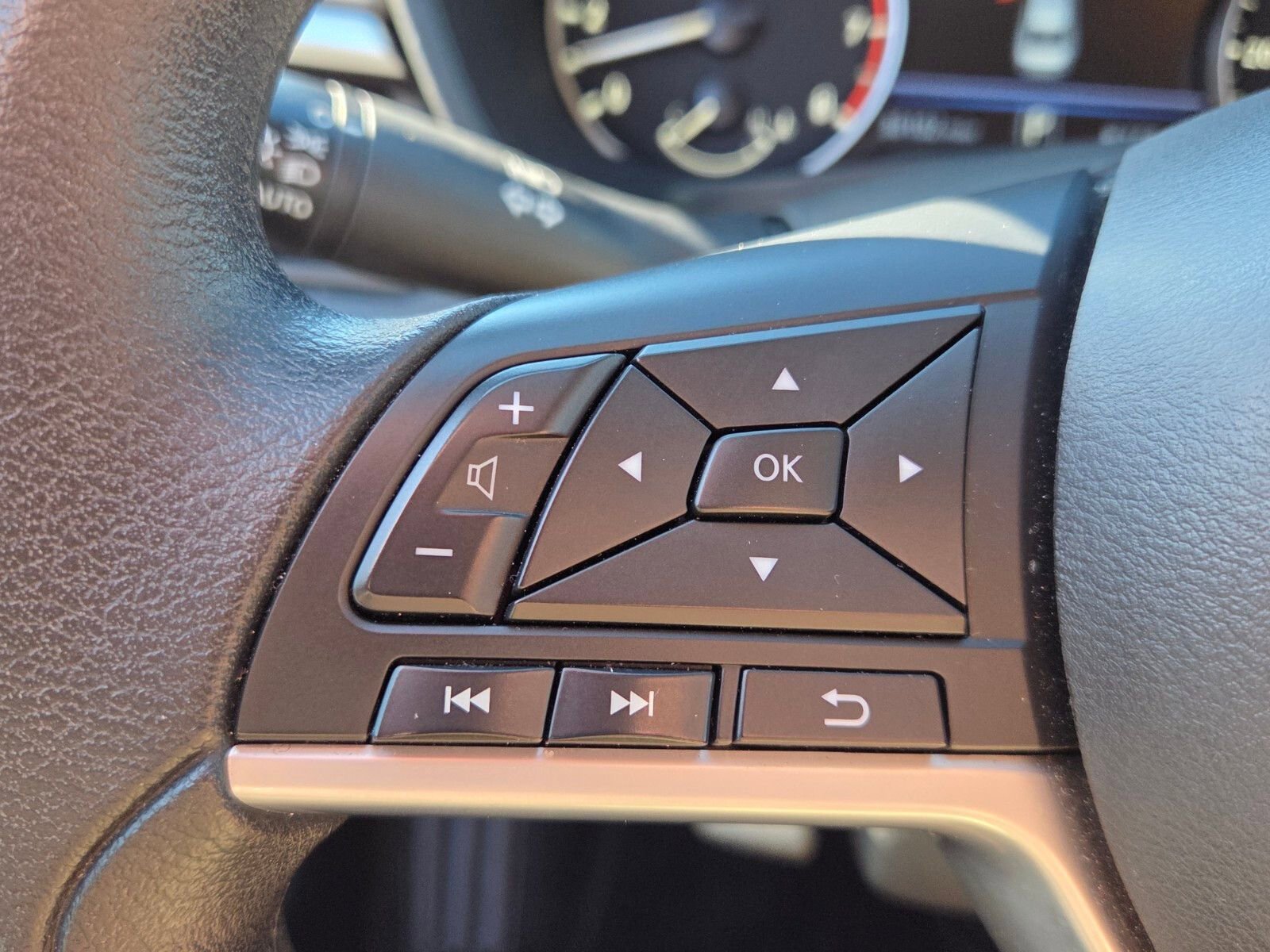 Used 2025 Nissan Altima 2.5 SV image 24