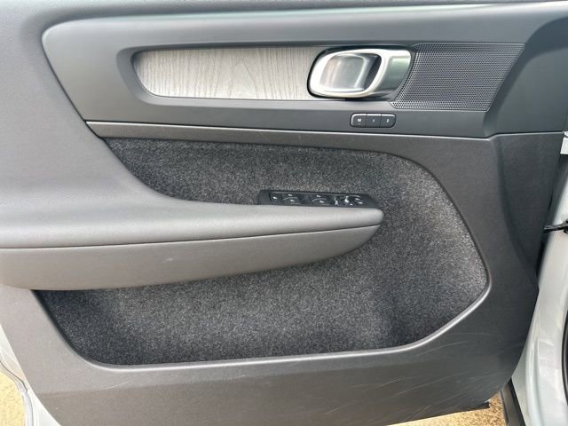 Certified 2025 Volvo XC40 B5 Core image 14