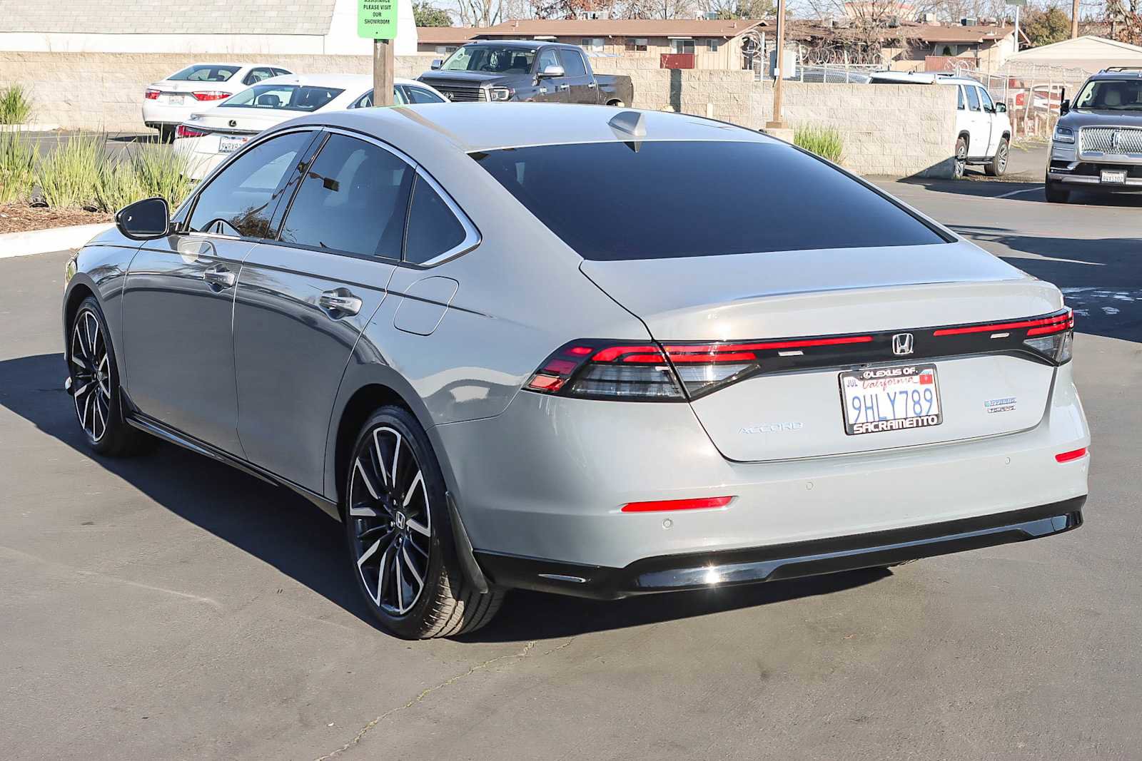 Used 2023 Honda Accord Touring image 2