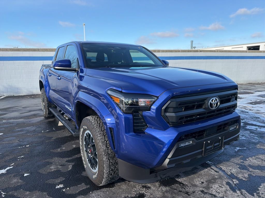 Used 2025 Toyota Tacoma SR5 image 7