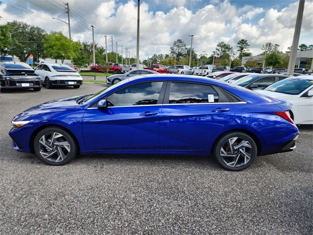 New 2025 Hyundai Elantra Limited image 3