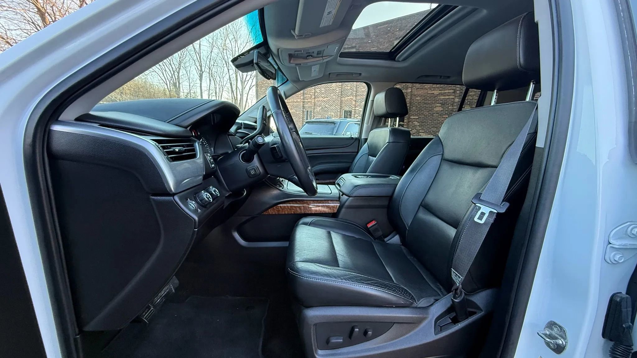 Used 2017 Chevrolet Suburban Premier AWD/4WD image 2