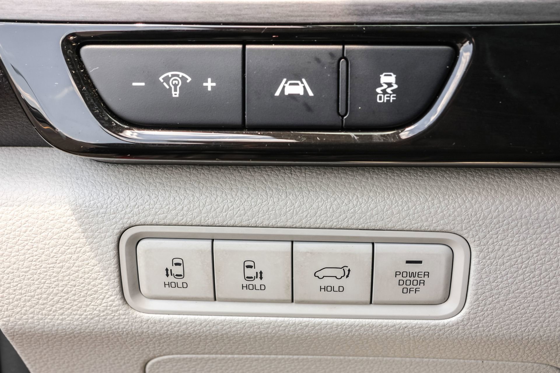 Used 2023 Kia Carnival SX image 24