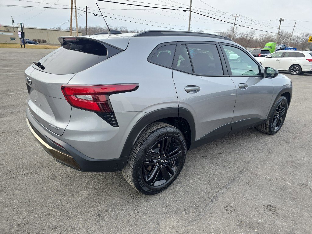 Used 2025 Chevrolet Trax ACTIV w/ Sunroof Package image 6