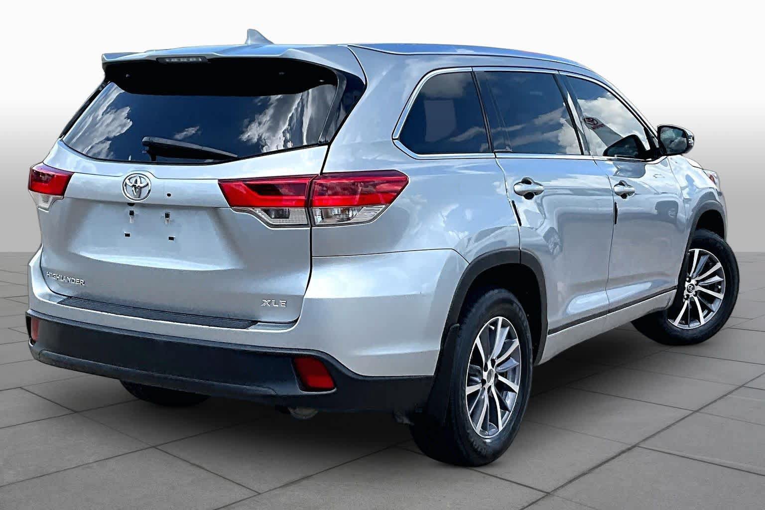 Used 2018 Toyota Highlander XLE FWD image 13