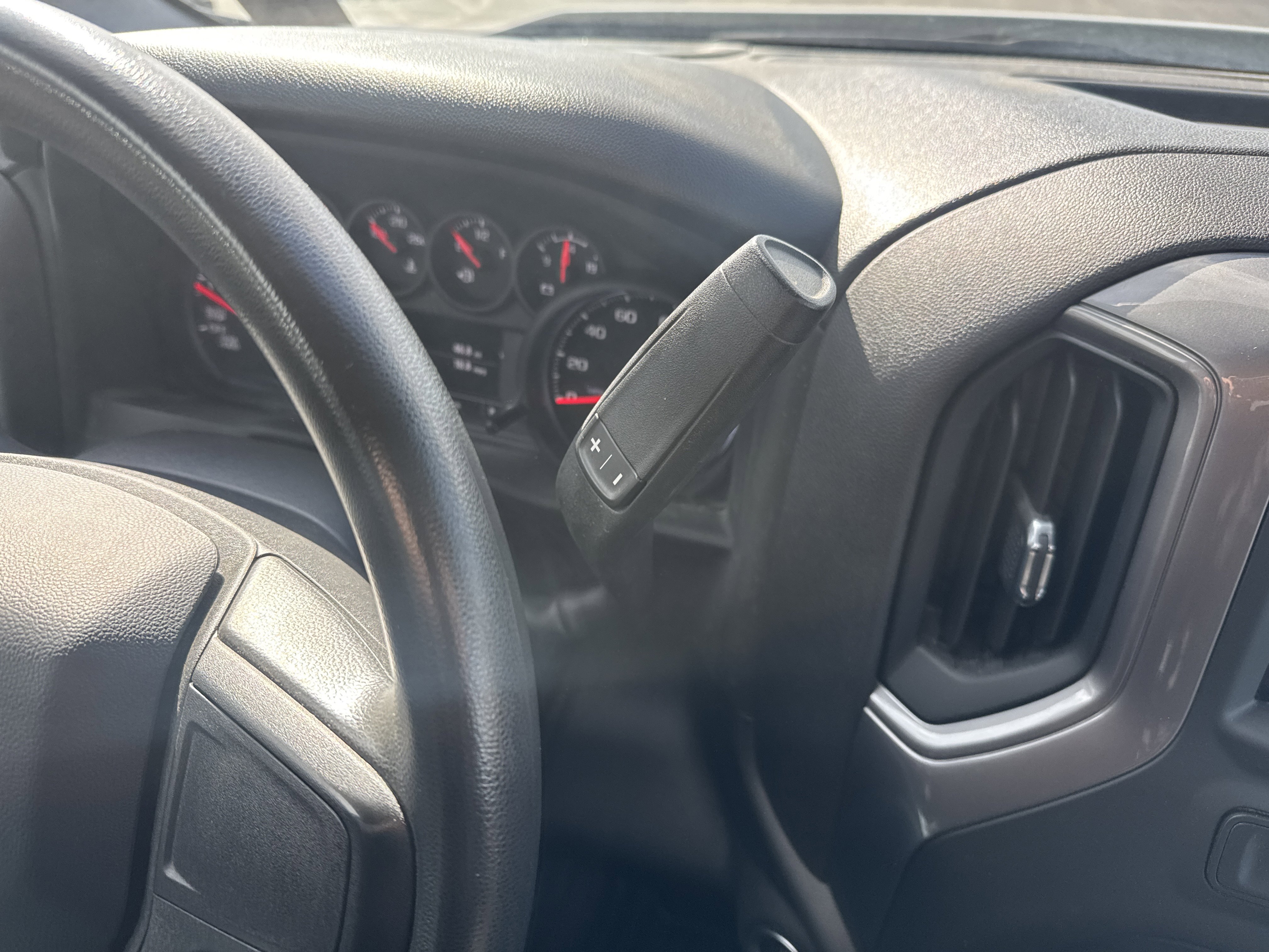 Used 2023 Chevrolet Silverado 1500 Custom image 24