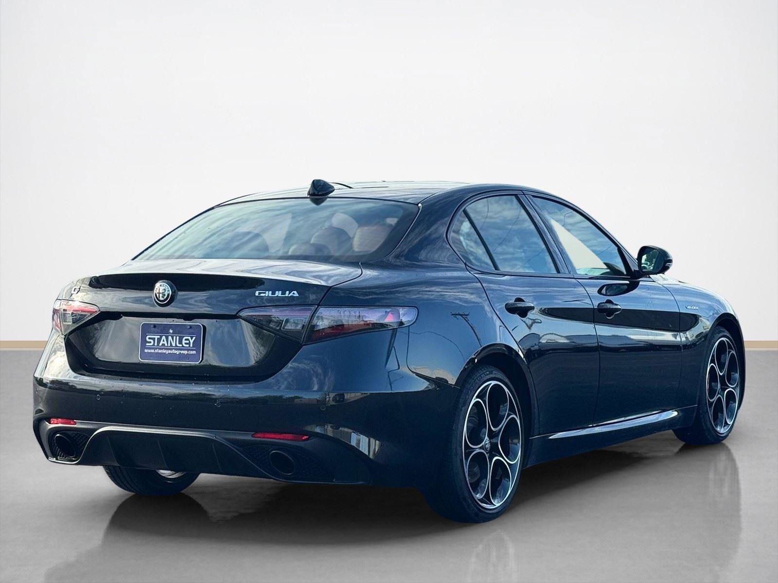 Used 2024 Alfa Romeo Giulia Veloce RWD image 8