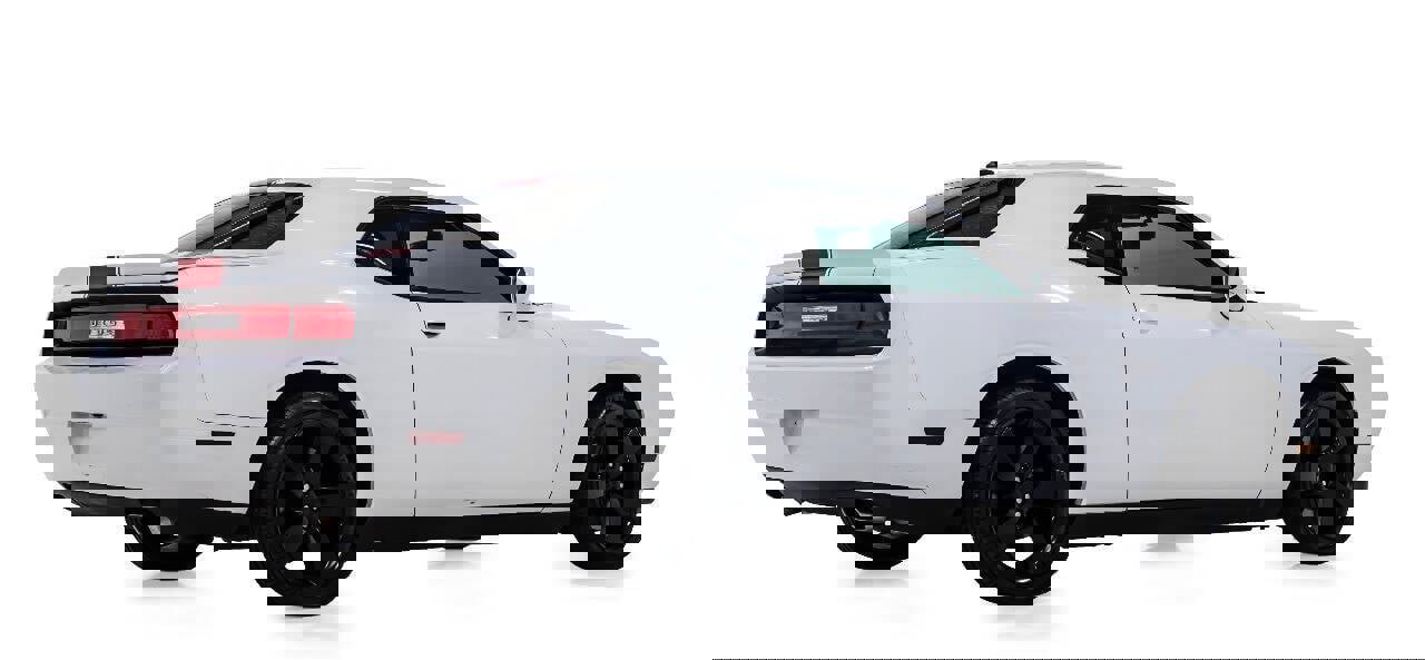 Used 2012 Dodge Challenger SXT RWD image 3