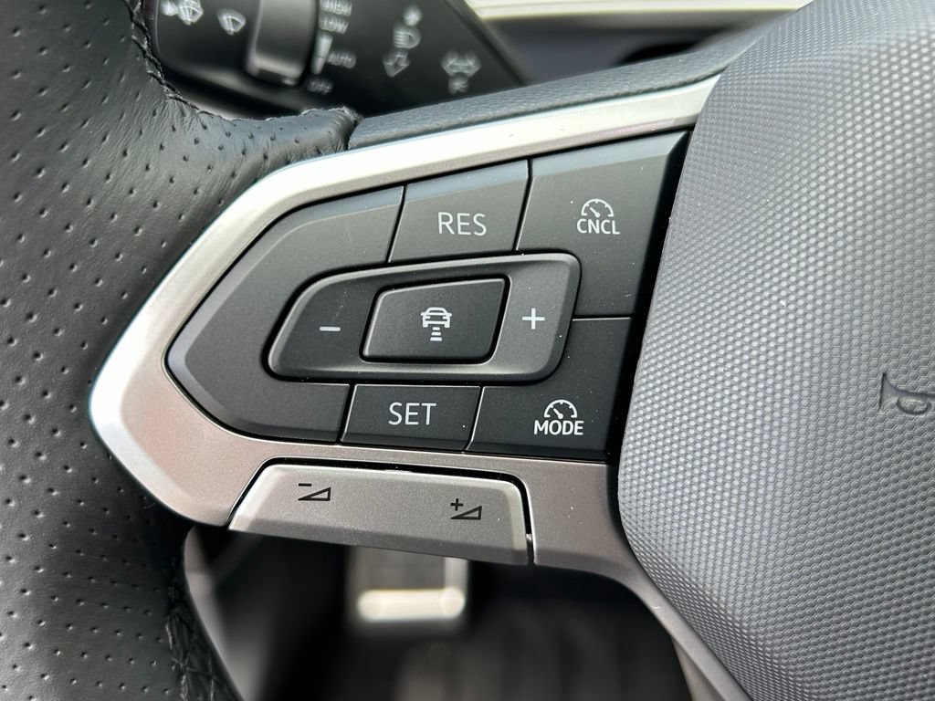 New 2026 Volkswagen Tiguan SE R-Line FWD image 19