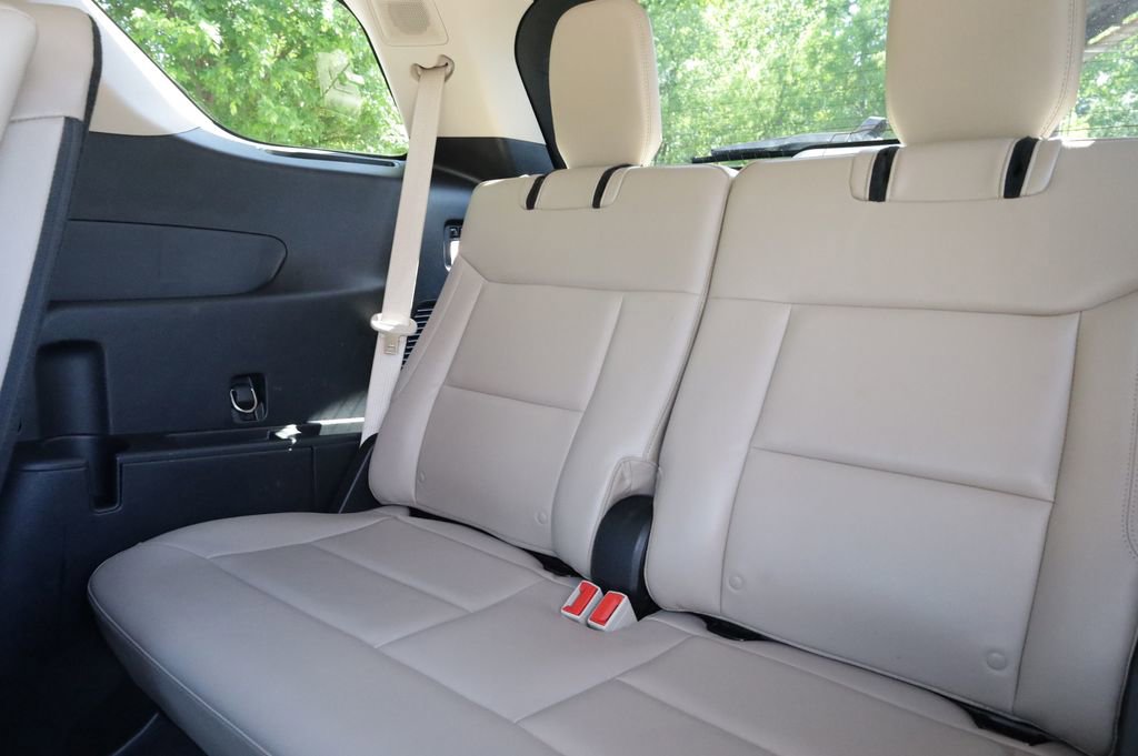 Used 2023 Ford Explorer Limited w/ Equipment Group 301A RWD image 13