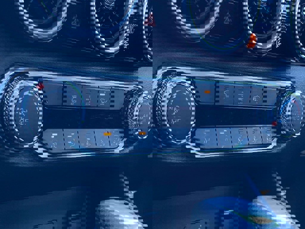 Used 2025 Nissan Sentra S image 23