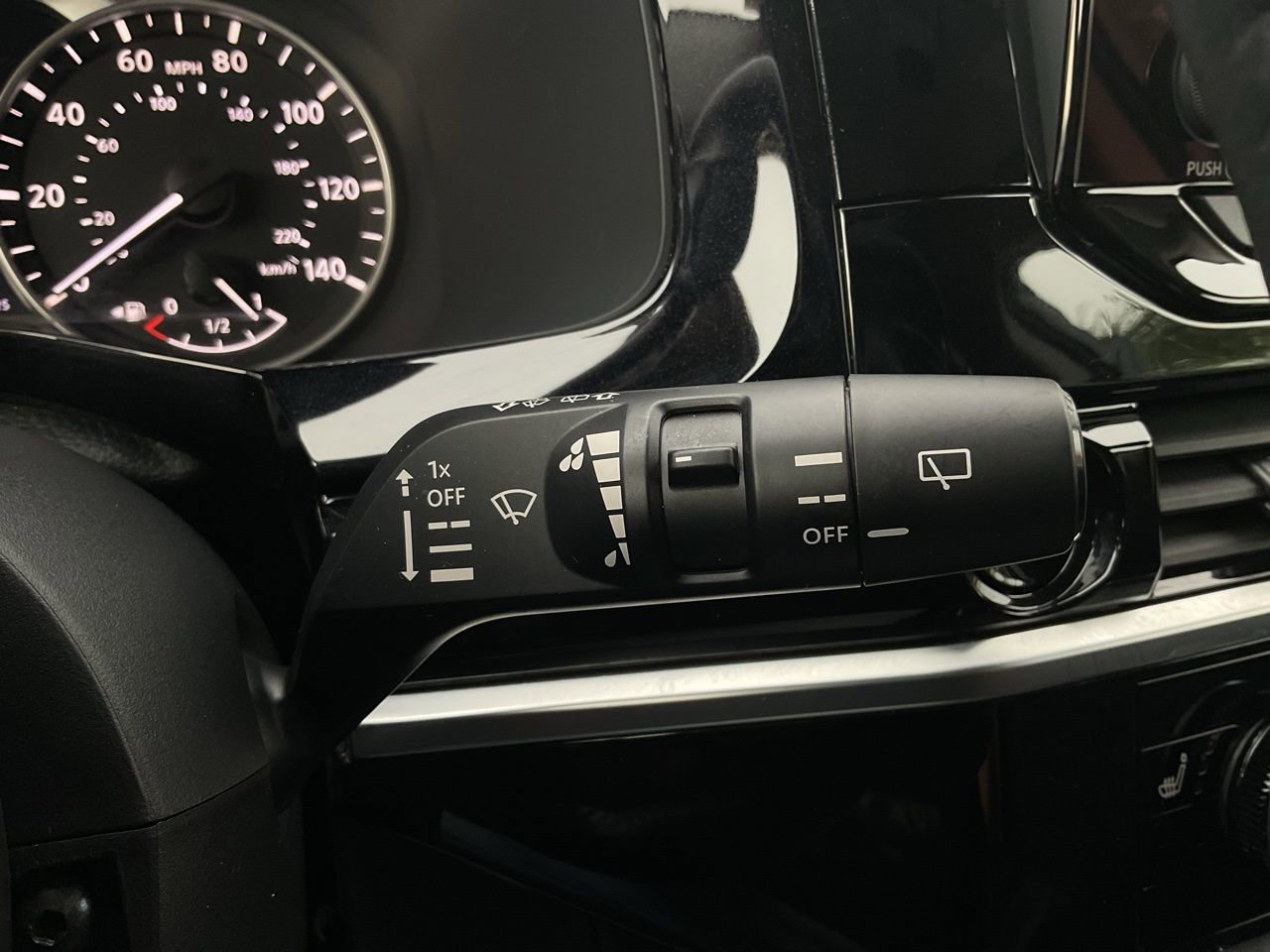 Used 2025 Nissan Pathfinder SV FWD image 37