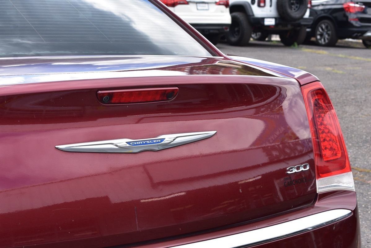 Used 2018 Chrysler 300 Limited image 28