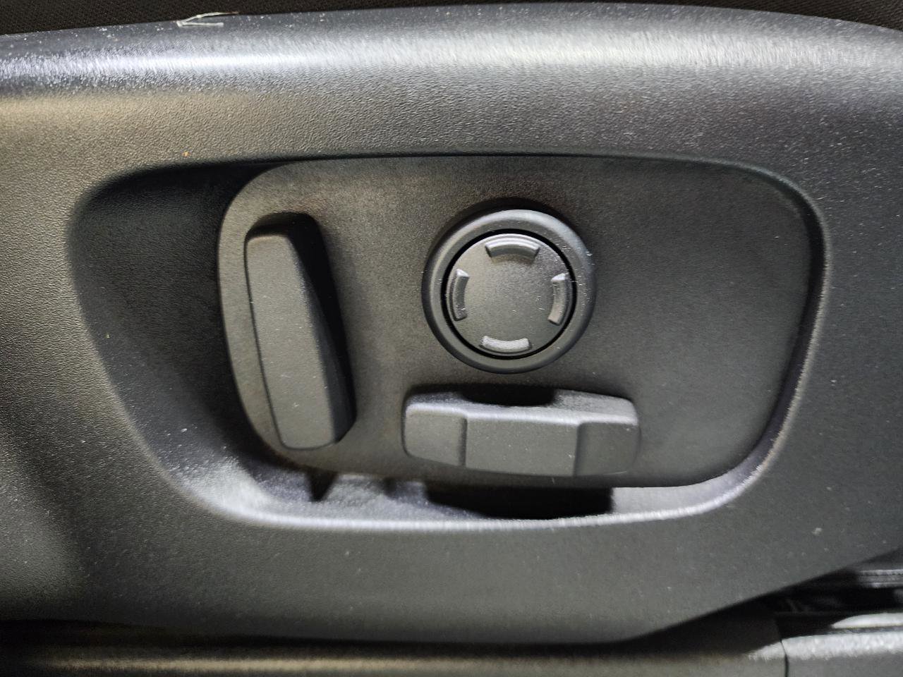 Used 2022 Land Rover Discovery S R-Dynamic image 31