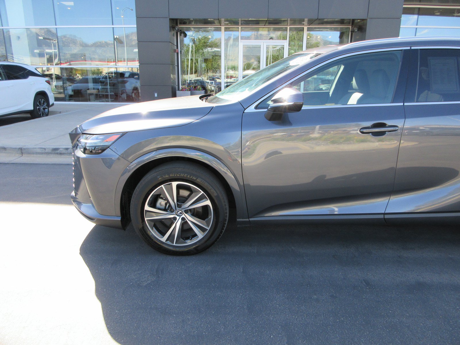 Used 2024 Lexus RX 350h w/ Accessory Package (Z1) AWD/4WD image 2