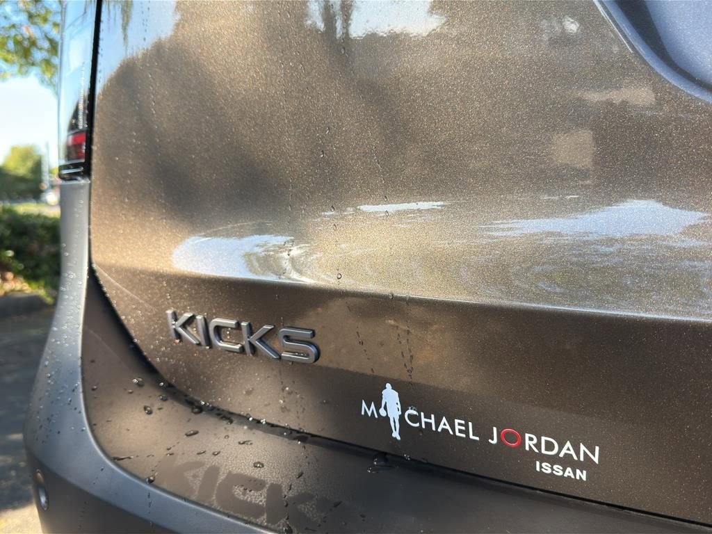 New 2026 Nissan Kicks SR image 14