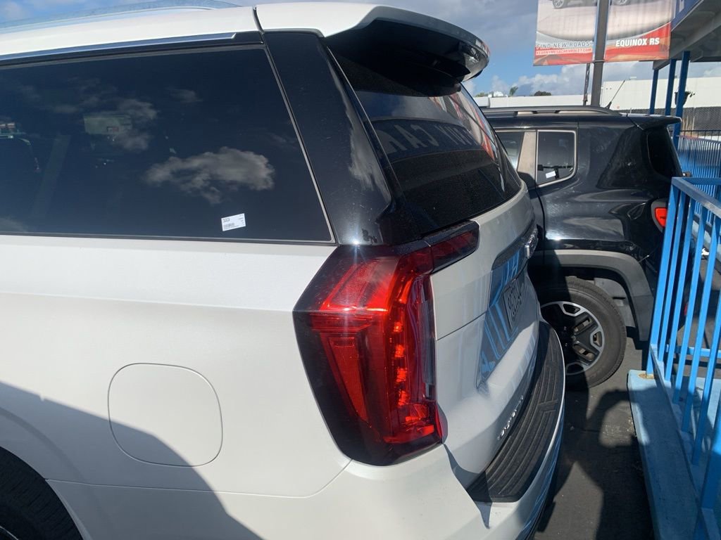 Used 2023 GMC Yukon XL Denali image 9