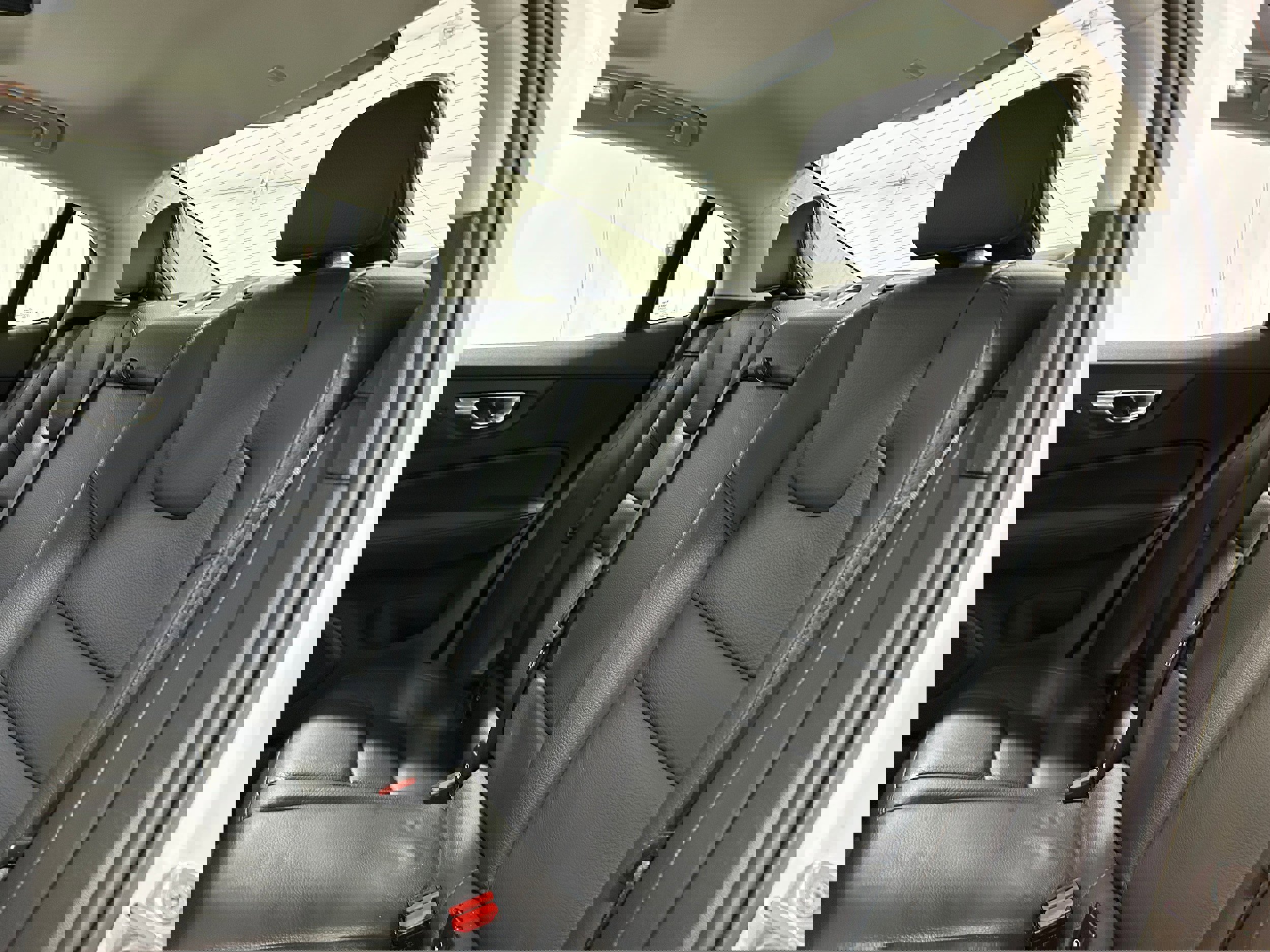 Used 2024 Volvo S60 B5 Plus image 25