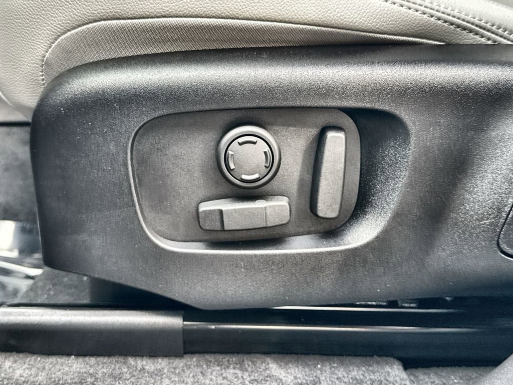 Used 2026 Land Rover Range Rover Velar S image 20