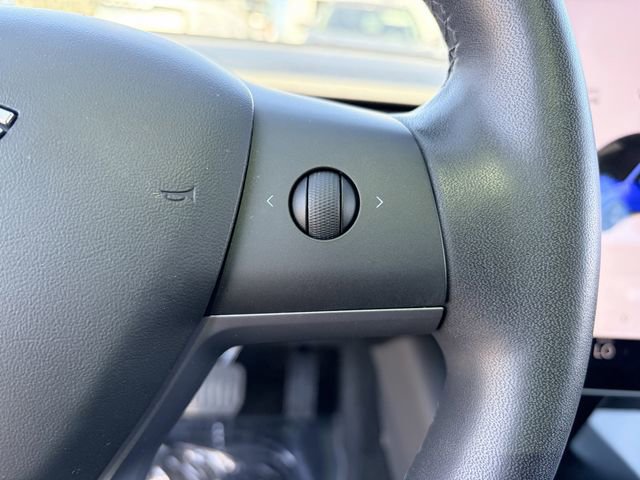 Used 2019 Tesla Model 3 Standard Range image 9