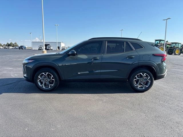 Used 2025 Chevrolet Trax LT FWD image 8