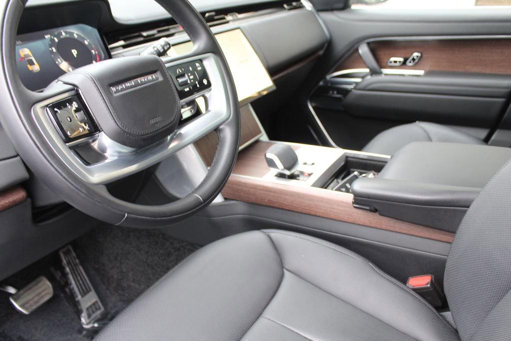 Used 2025 Land Rover Range Rover SE image 14