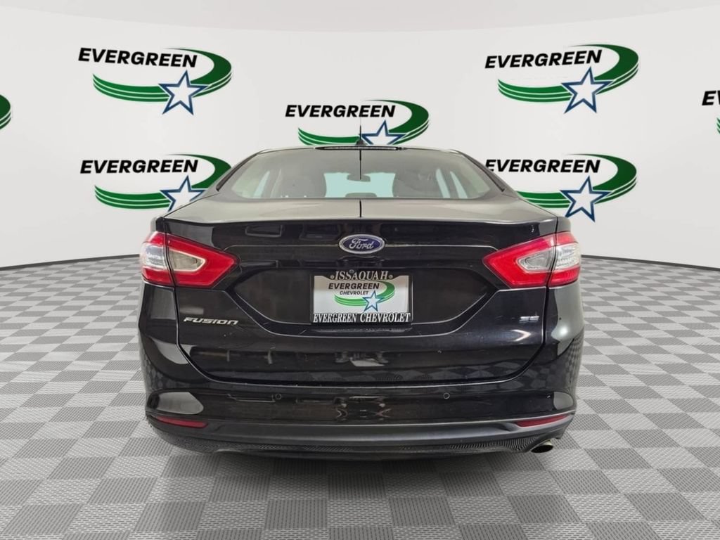 Used 2016 Ford Fusion SE FWD image 4