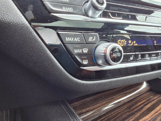 Used 2022 BMW 530e w/ Premium Package RWD image 35