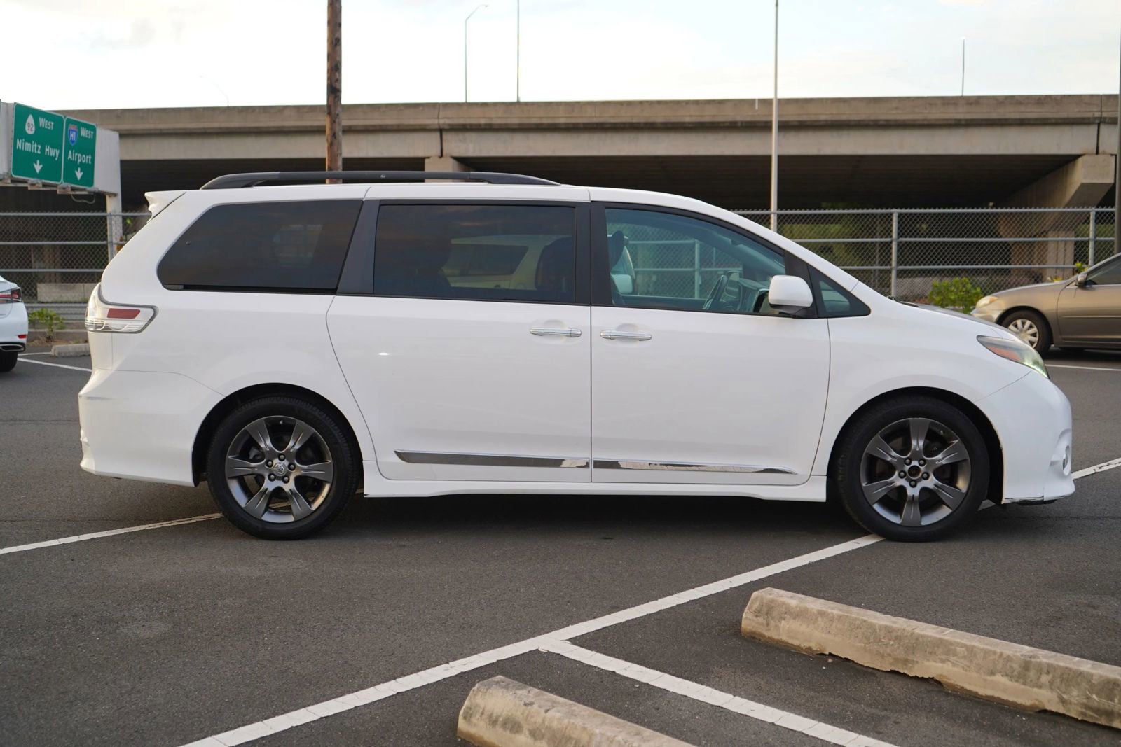 Used 2015 Toyota Sienna SE Premium image 27