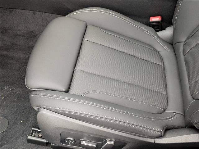 Used 2026 BMW 330i xDrive Sedan AWD/4WD image 4