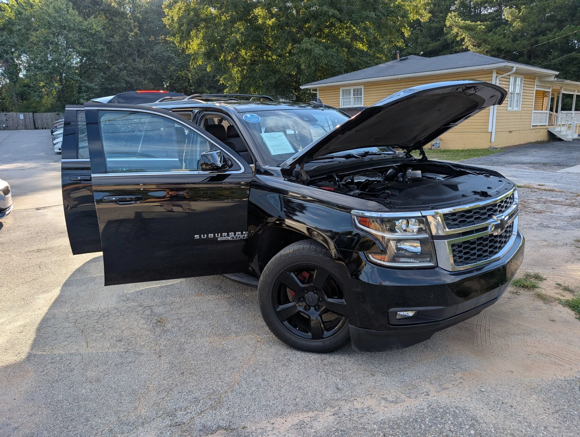 Used 2017 Chevrolet Suburban LT w/ Luxury Package RWD image 12