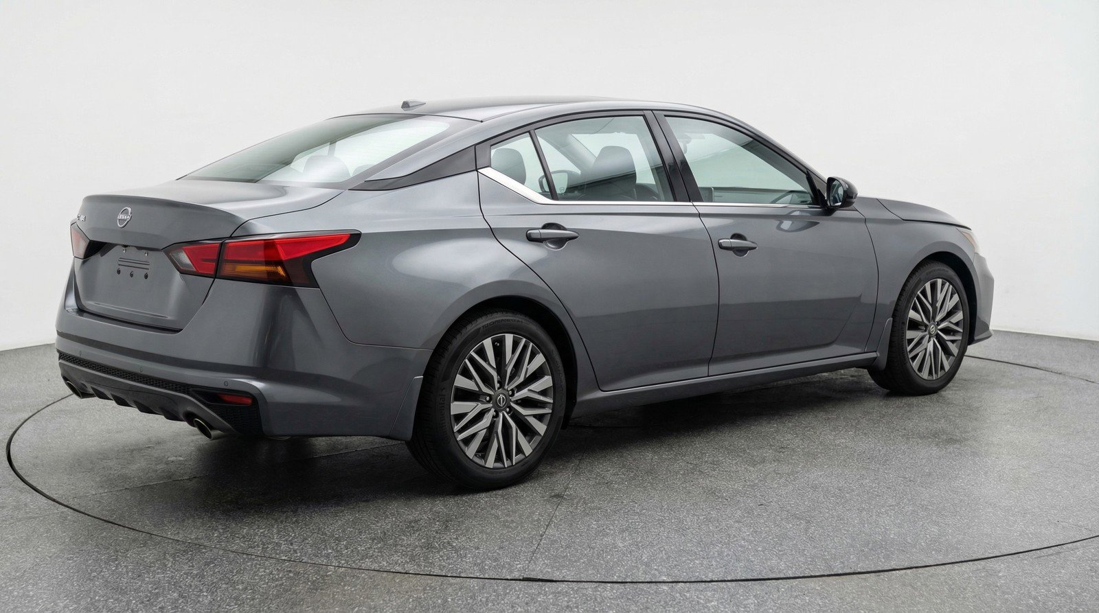 Used 2025 Nissan Altima 2.5 SV image 9