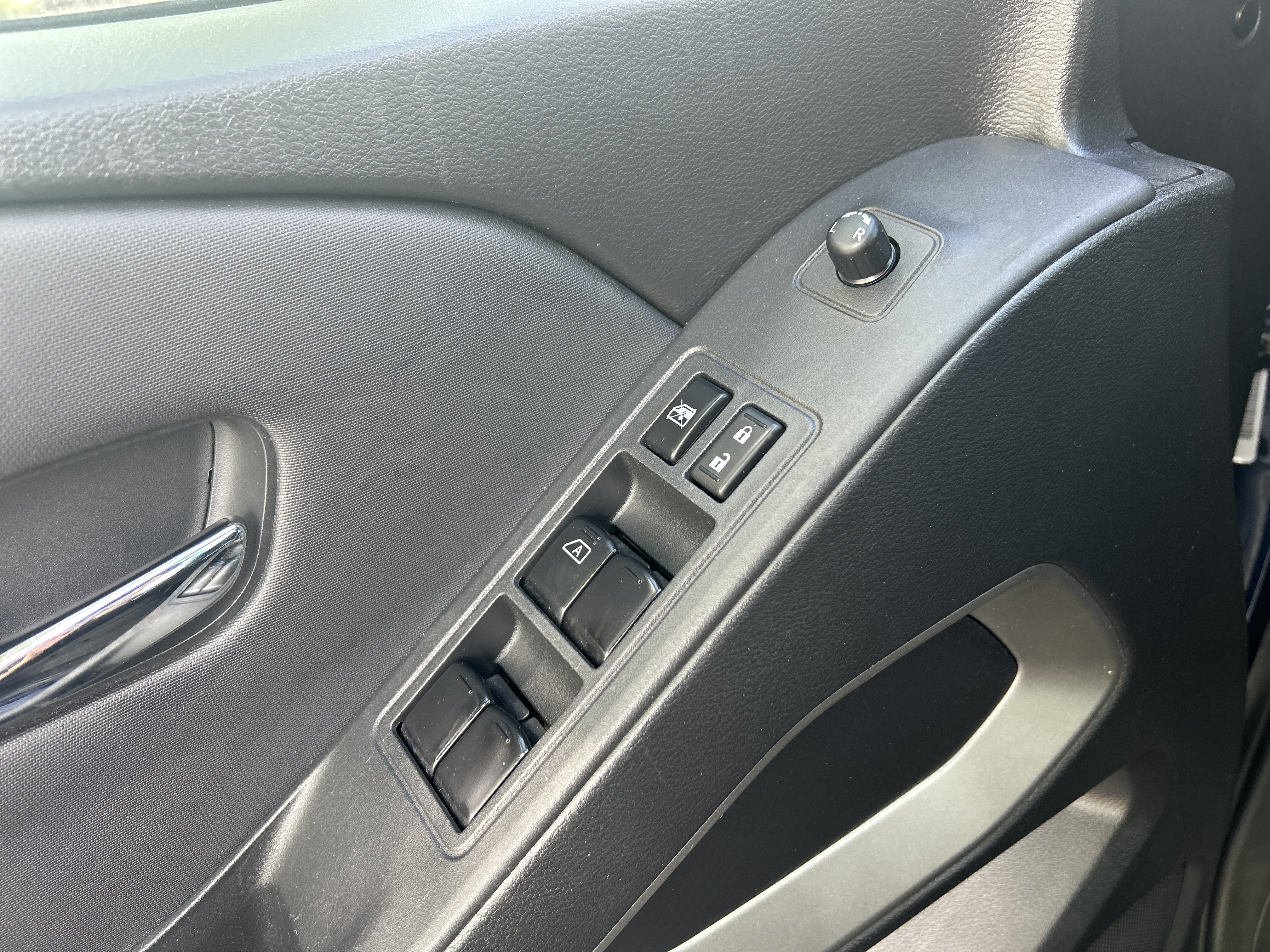 Used 2022 Nissan Frontier SV AWD/4WD image 25
