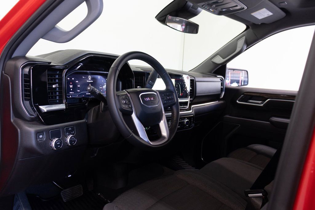 Used 2025 GMC Sierra 1500 Elevation image 18
