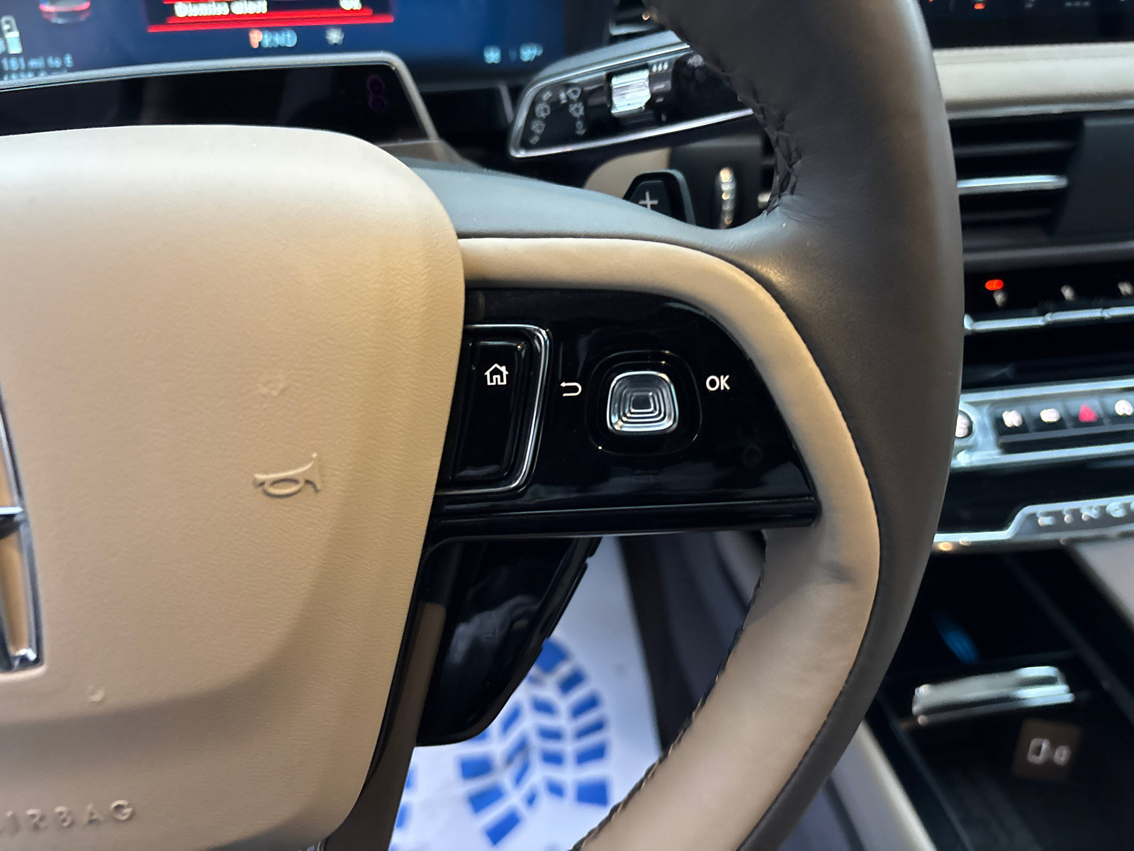 Certified 2023 Lincoln Corsair Reserve w/ Equipment Group 202A image 18