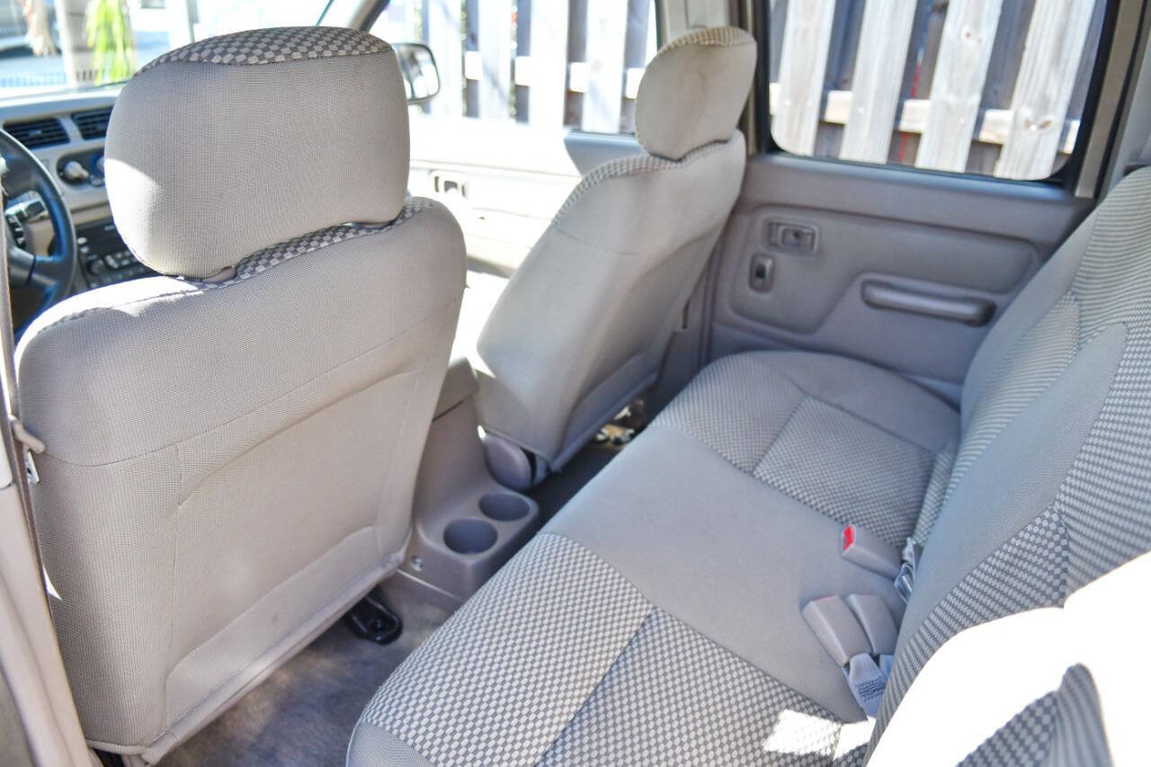 Used 2001 Nissan Frontier SE image 17