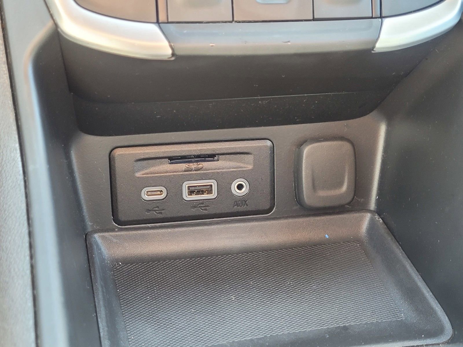 Used 2023 GMC Terrain SLT image 26