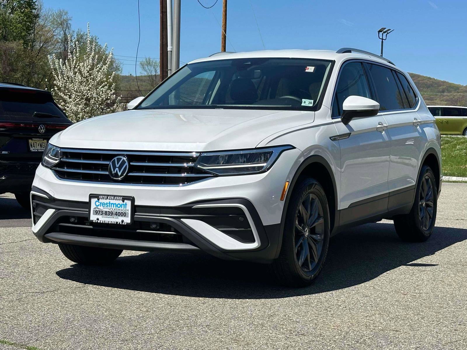 Used 2023 Volkswagen Tiguan SE AWD/4WD image 1
