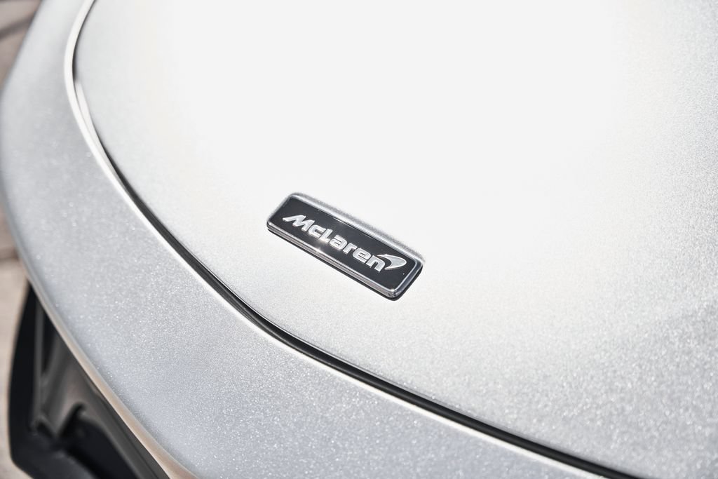 Used 2023 McLaren Artura RWD image 8