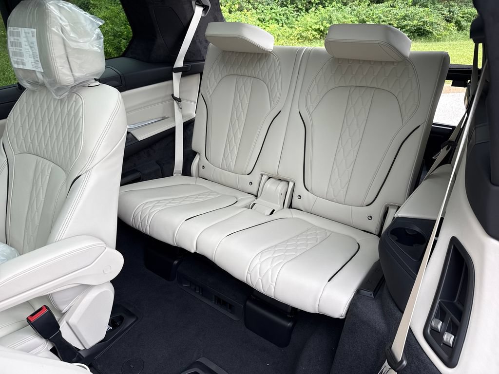 New 2027 BMW X7 xDrive40i w/ Executive Package AWD/4WD image 24