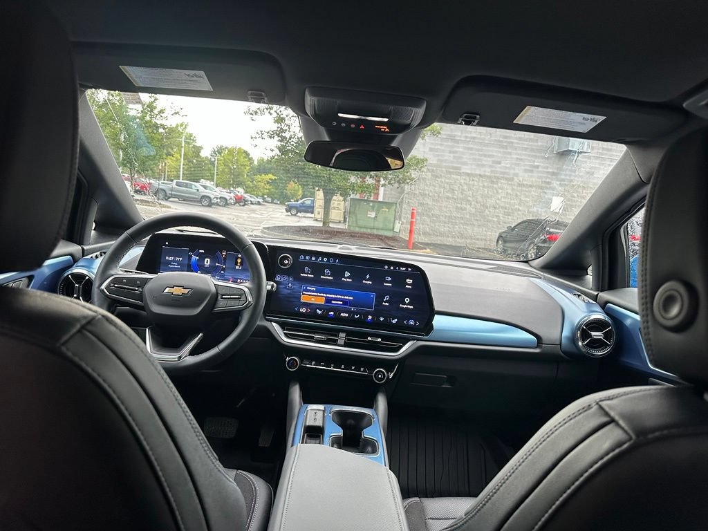 Used 2025 Chevrolet Equinox EV LT w/ Convenience Package FWD image 23