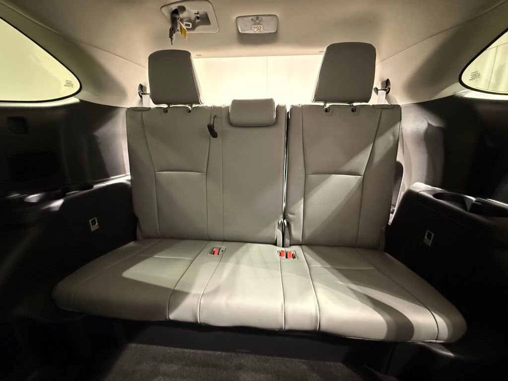 Used 2022 Toyota Highlander XLE image 23