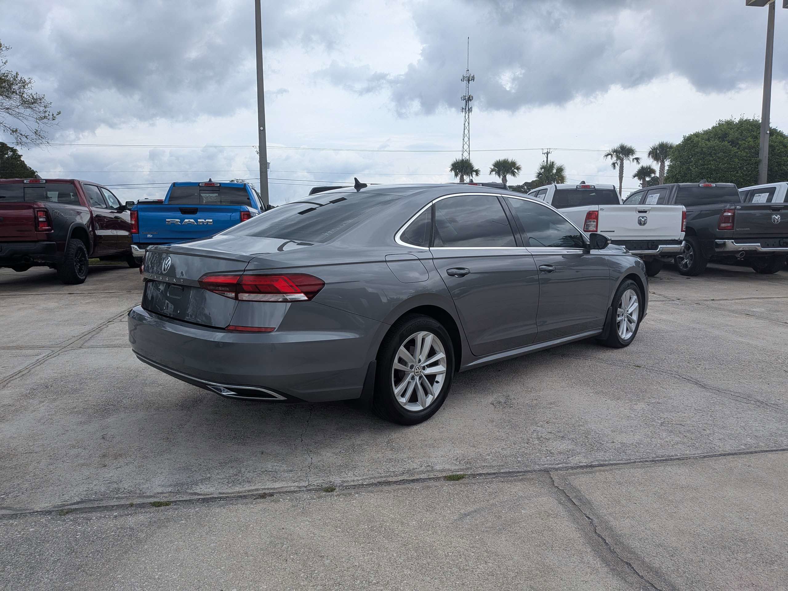Used 2020 Volkswagen Passat 2.0T SE FWD image 4