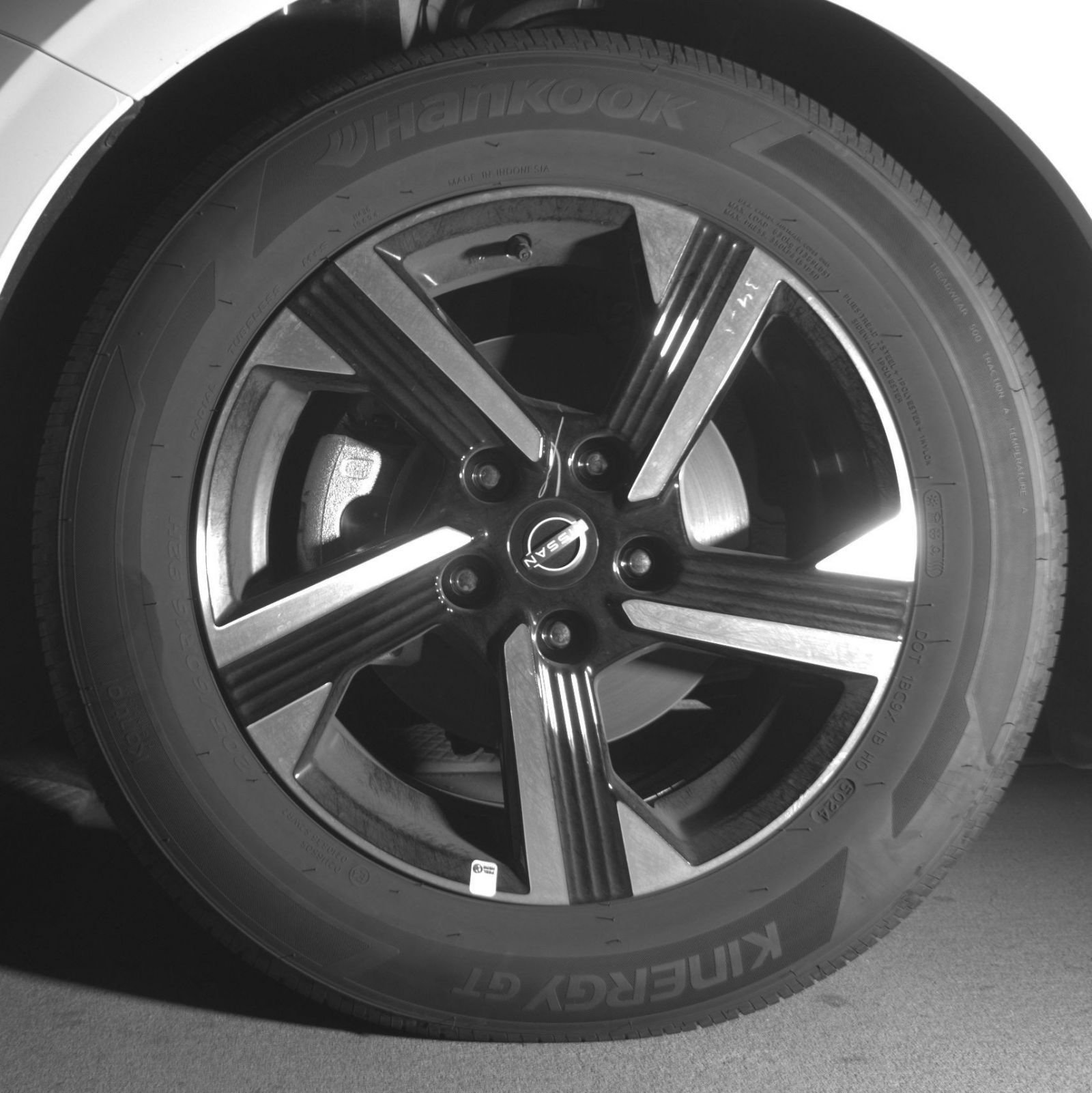 Used 2025 Nissan Sentra SV FWD image 12