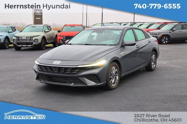Used 2024 Hyundai Elantra SEL image 3