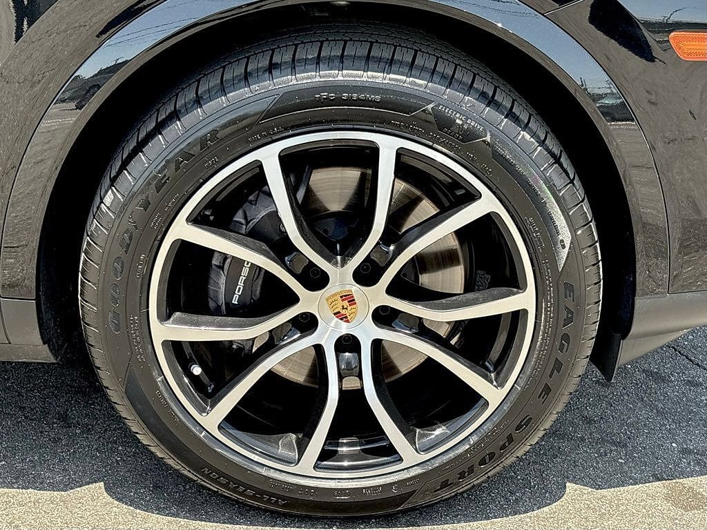 Used 2024 Porsche Cayenne Coupe AWD/4WD image 35