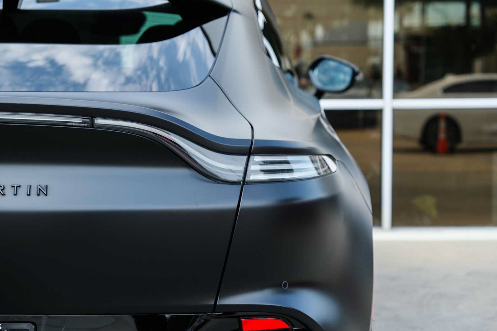 Used 2023 Aston Martin DBX AWD/4WD image 13