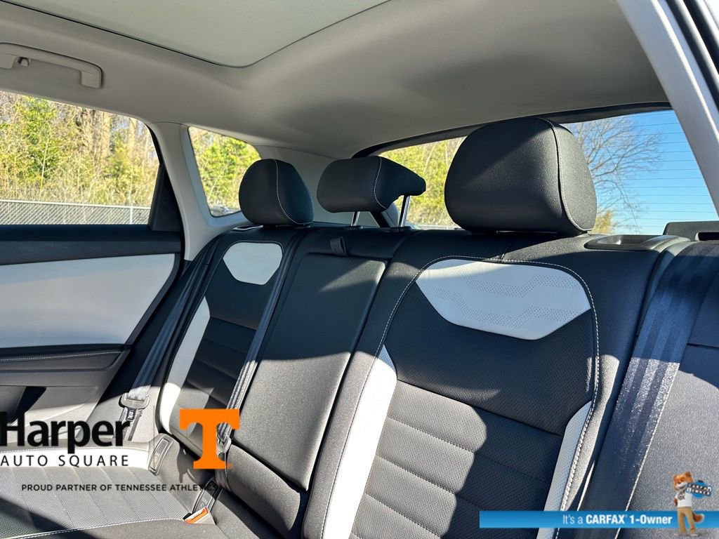 Used 2025 Volkswagen Taos SEL w/ Black Wheel Plus Package image 9
