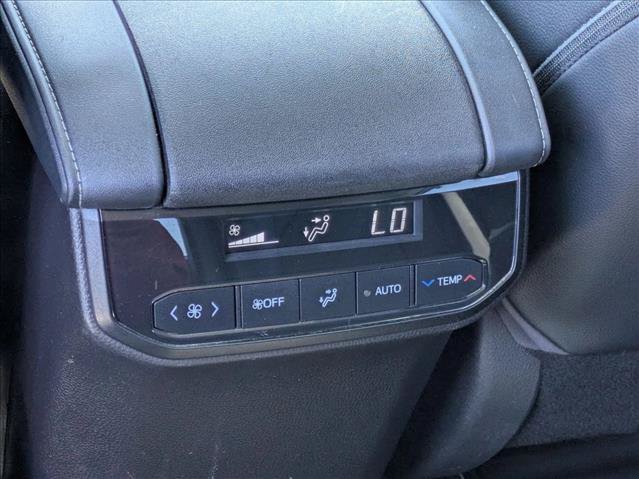 Used 2021 Toyota Highlander XLE FWD image 18