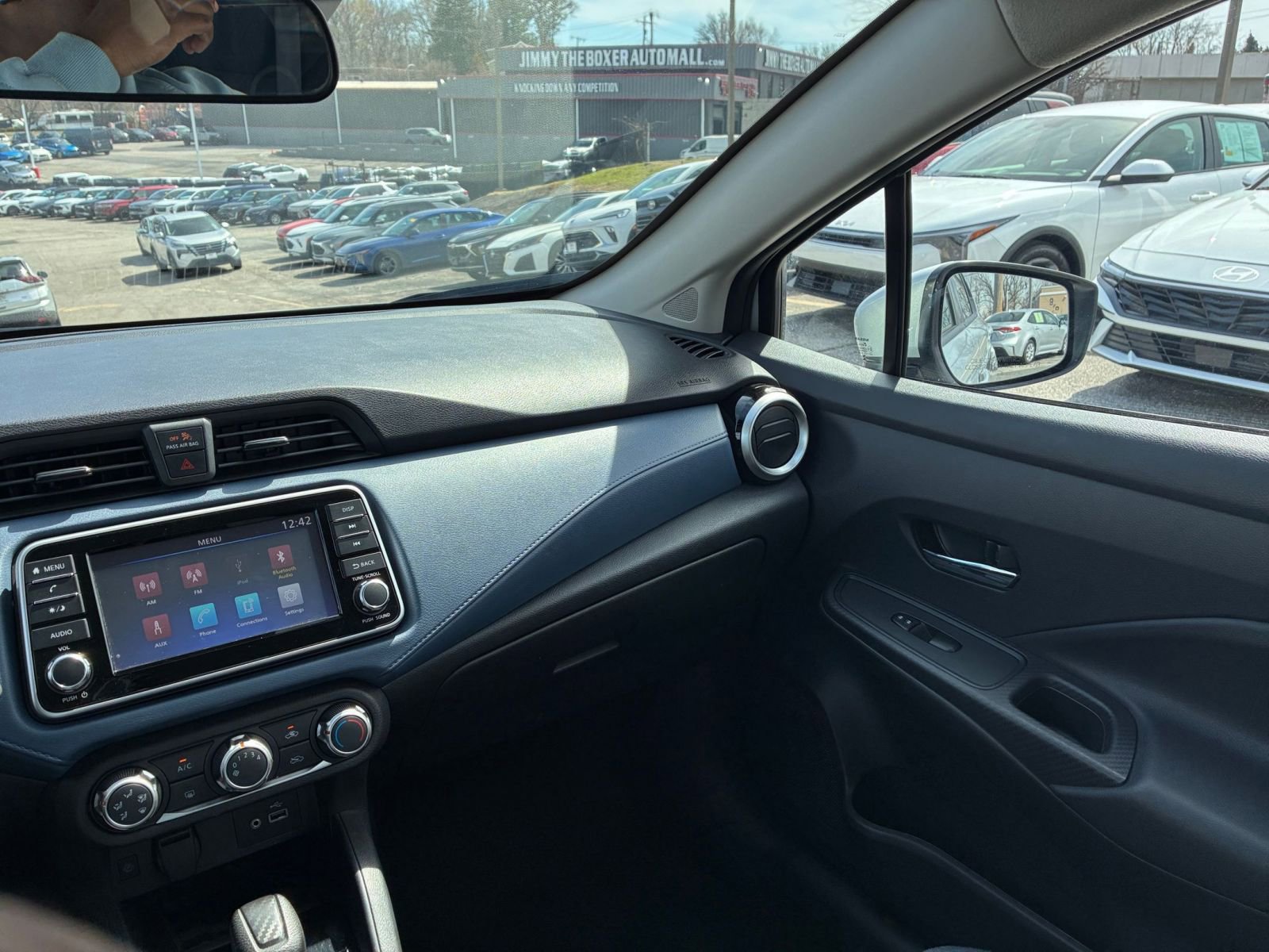 Used 2025 Nissan Versa SV image 30